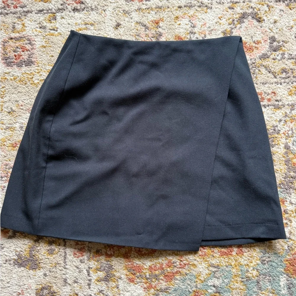 Abercrombie & Fitch Scarlett Asymmetrical Mini Skort - Picture 2 of 8